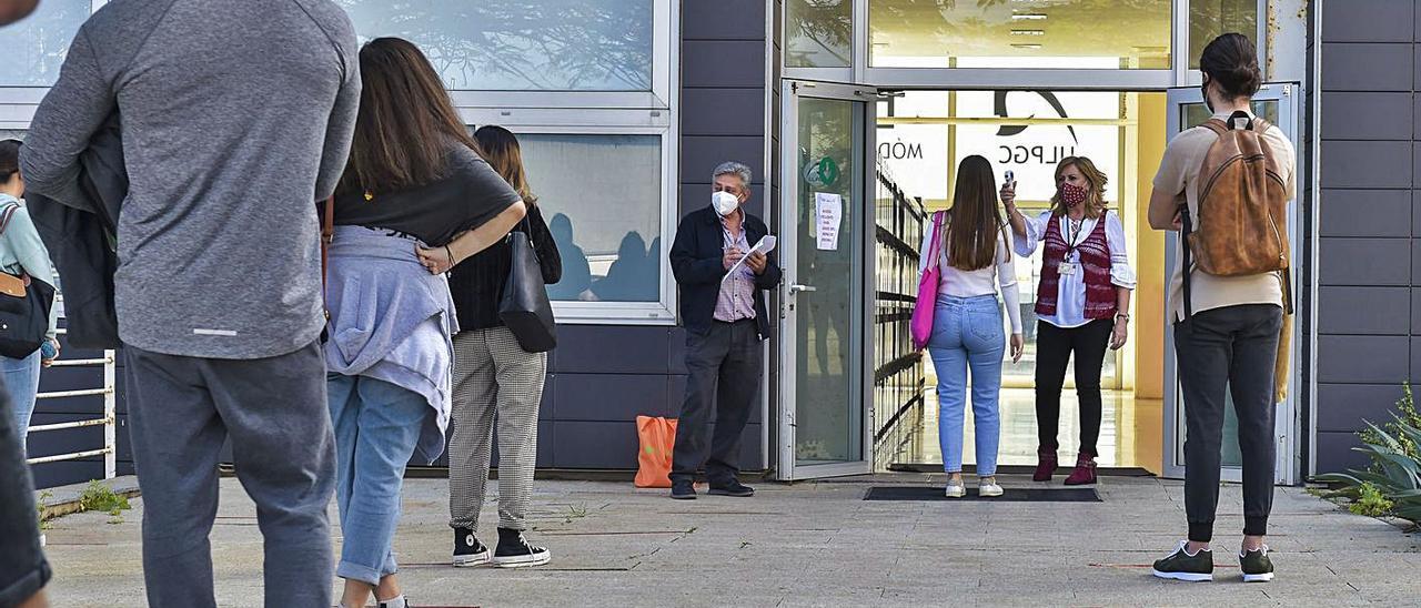 Estudiantes en la Facultad de Ciencias de la Salud.