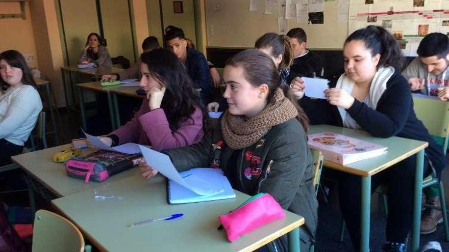 Estudiantes del instituto de Negreira en clase. // FdV