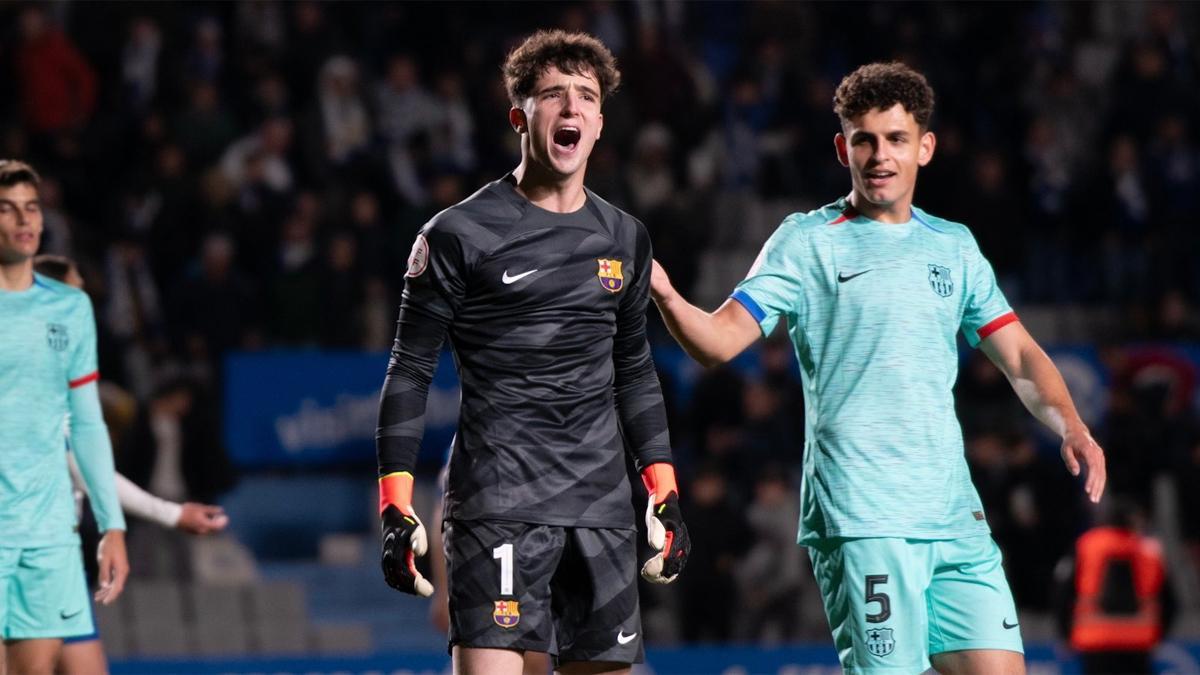 Astralaga encarándose a la grada del Sabadell tras el partido