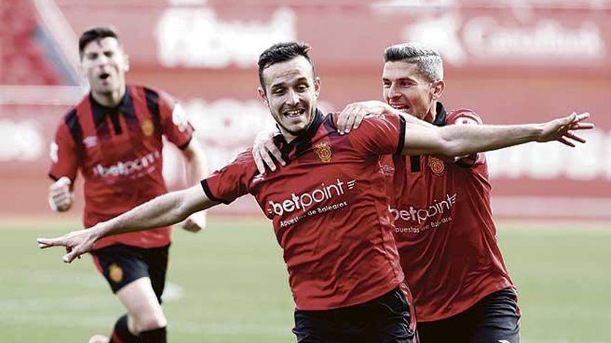 Joan Sastre celebra su gol al Ontinyent, el pasado 5 de febrero.