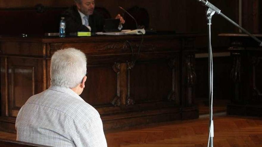 El acusado durante el juicio celebrado ayer en Pontevedra. // R. Vázquez