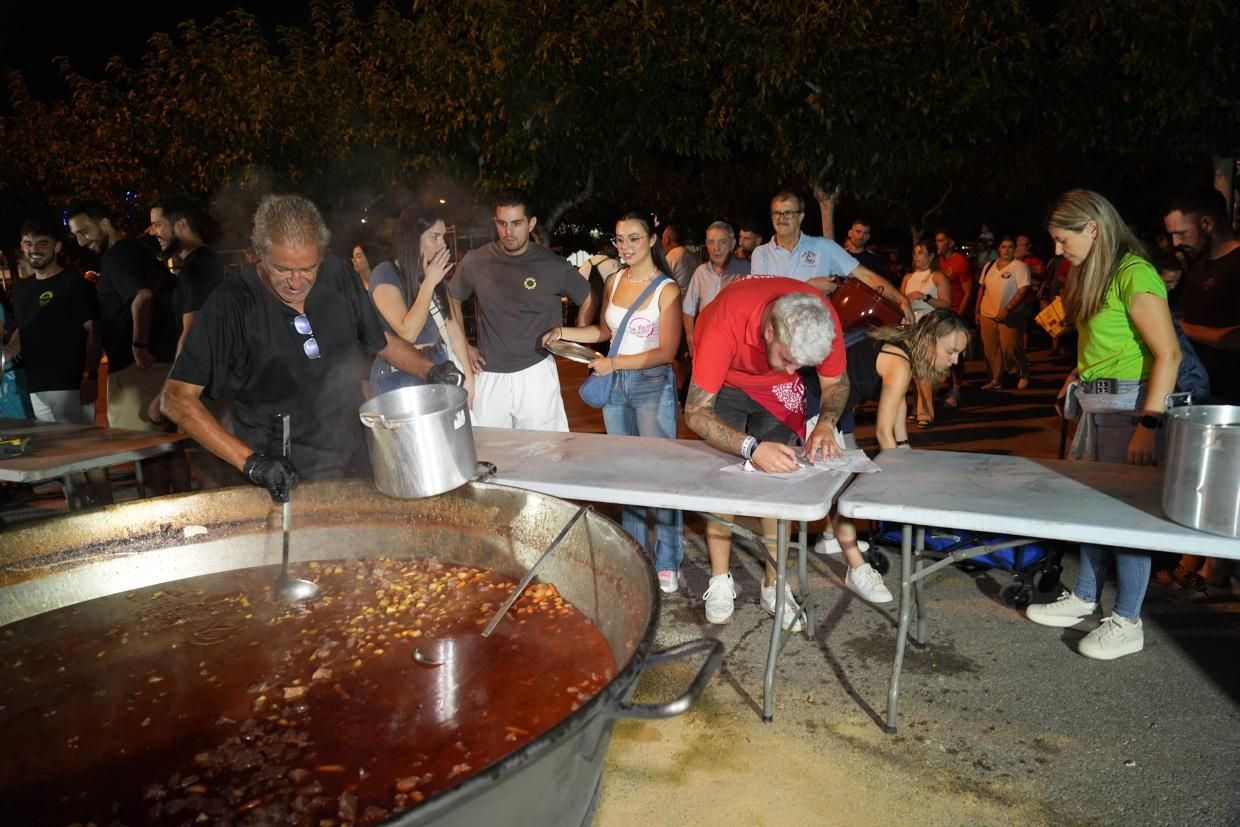 Galería: Les imatges del sopar de tombet de les penyes en les festes de Vila-real