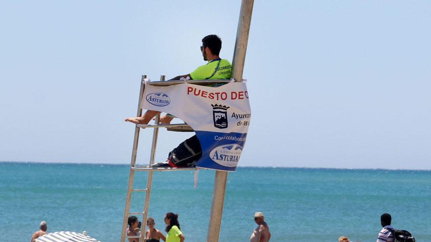 Un puesto de socorrista en la playa de la Misericordia.