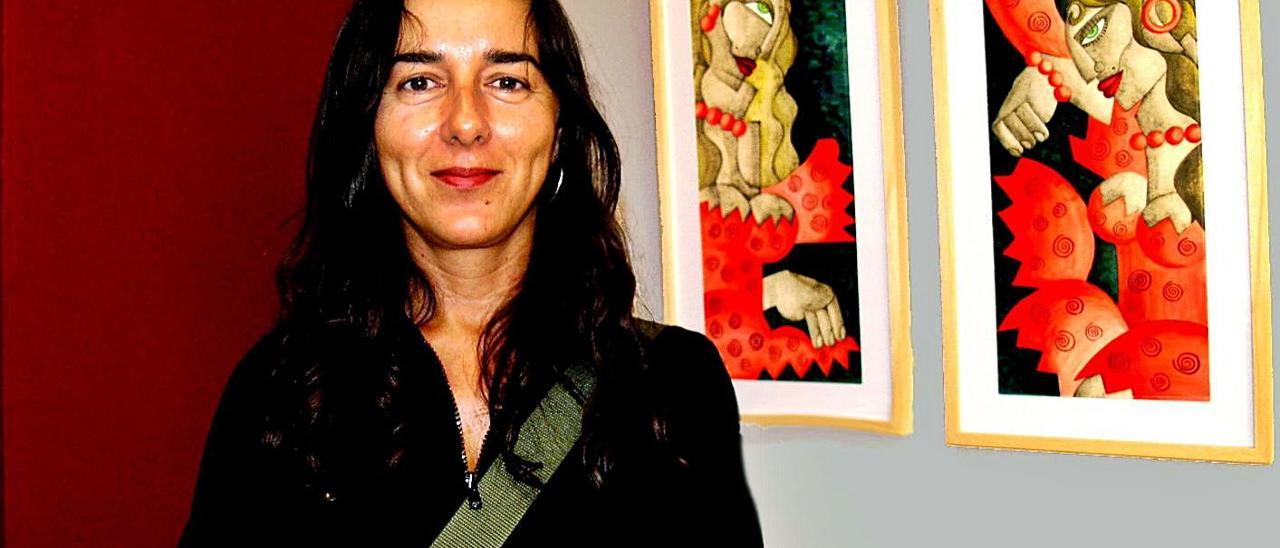 Sara Calleja en una exposición de sus cuadros en León en 2004.