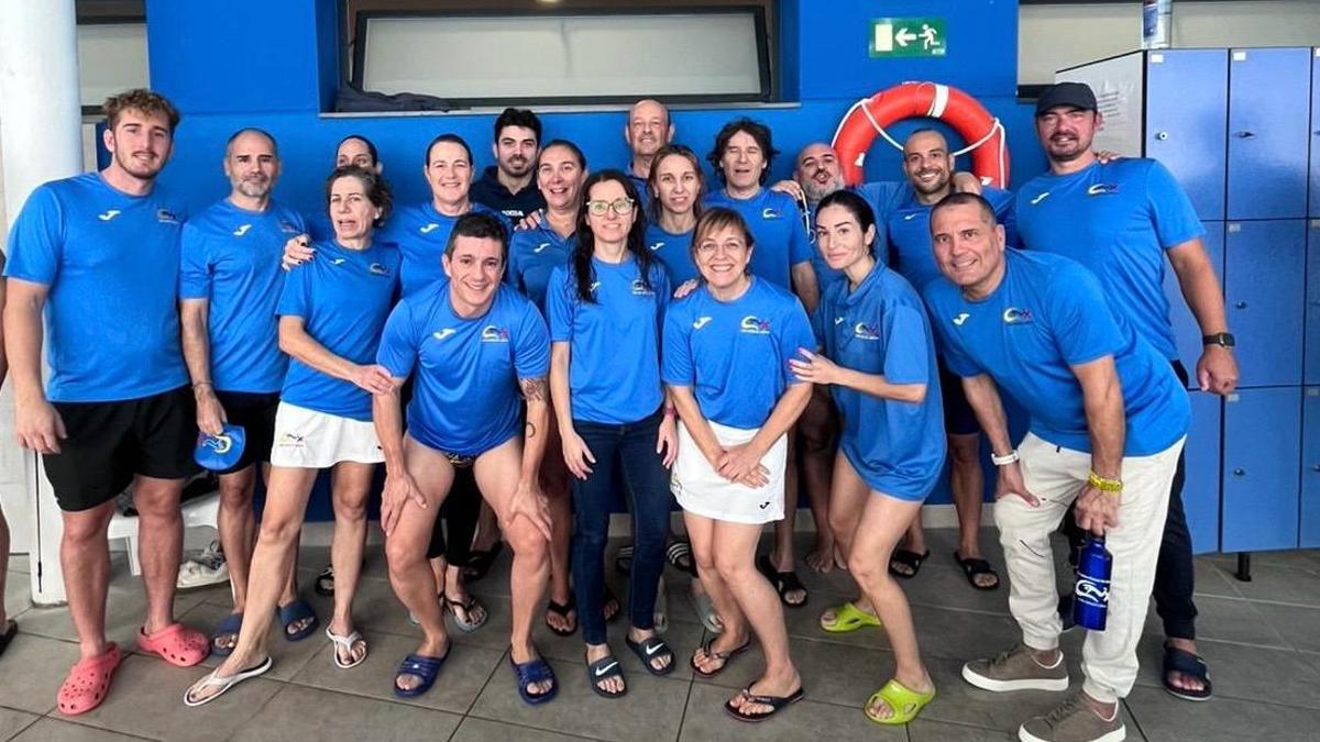 Nadadores del CN Xàtiva en la primera jornada de la Liga de Promoción Masters en Les Pereres.