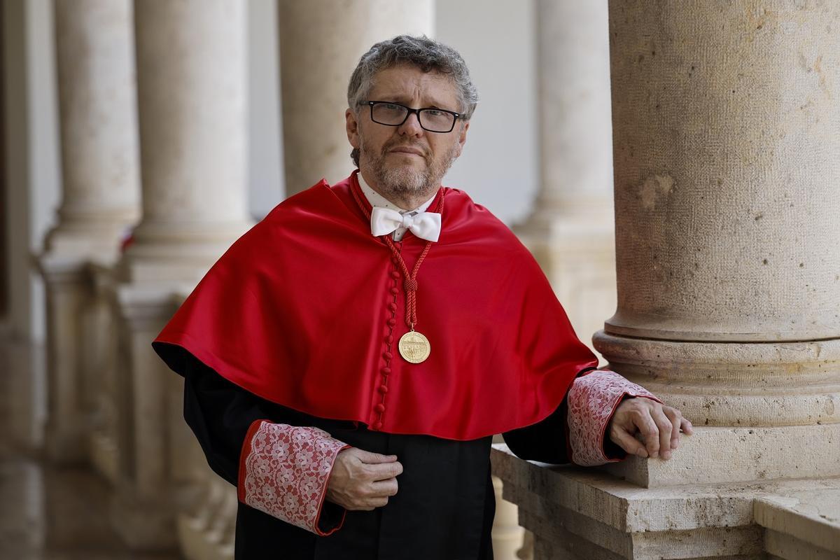 Fabián Salvioli, minutos antes de ser investido como Doctor Honoris Causa de la Universitat de València.
