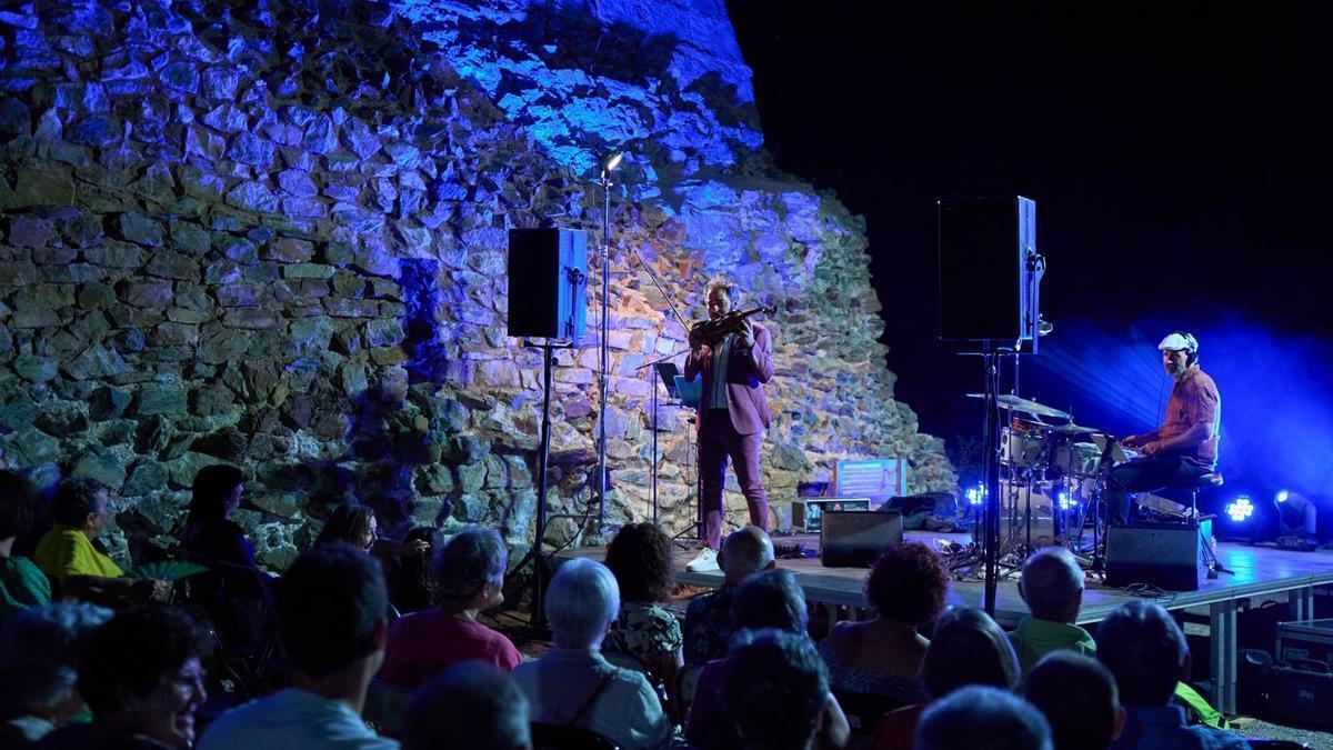 Actuación de la VII edición del Festival de los Castillos