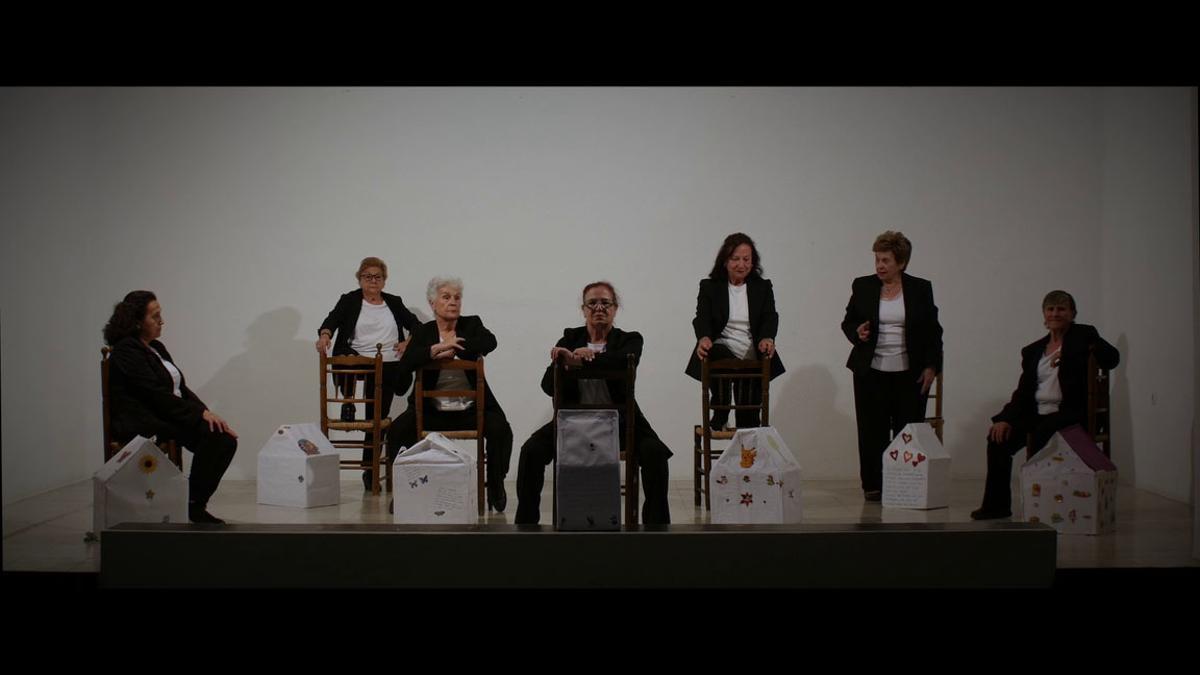 'Las Olas' lleva la historia del feminismo al escenario a través de mujeres del barrio cordobés de Las Margaritas.