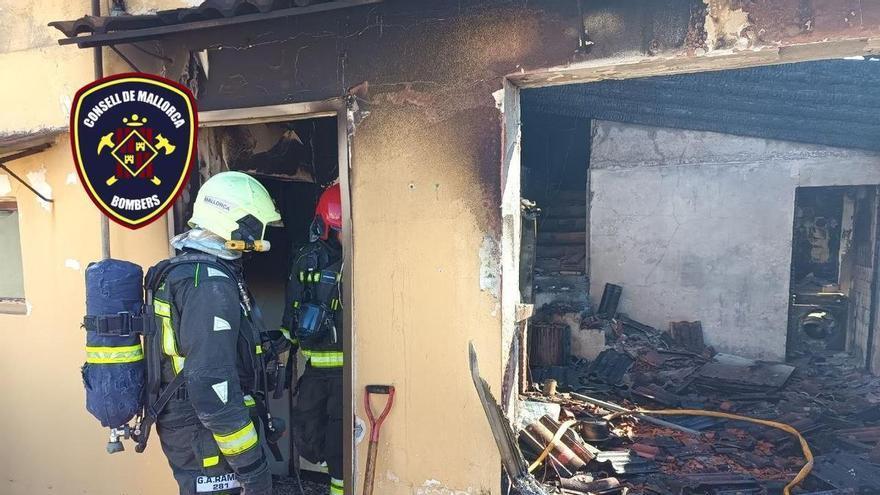 Dos heridos en un incendio en un edificio abandonado en Cala Millor