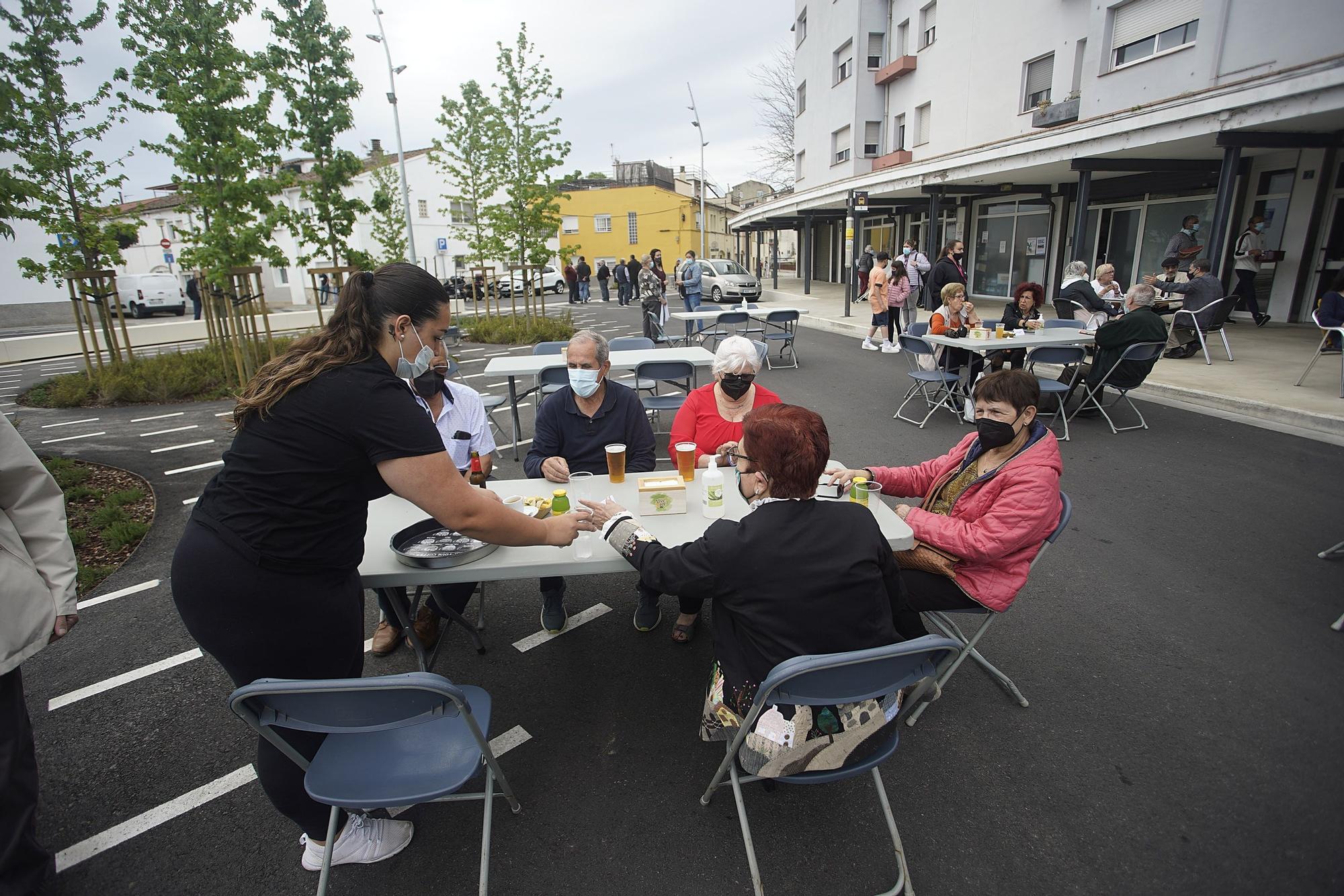 Girona estrena la remodelada plaça Germans Sàbat amb un acte lúdic