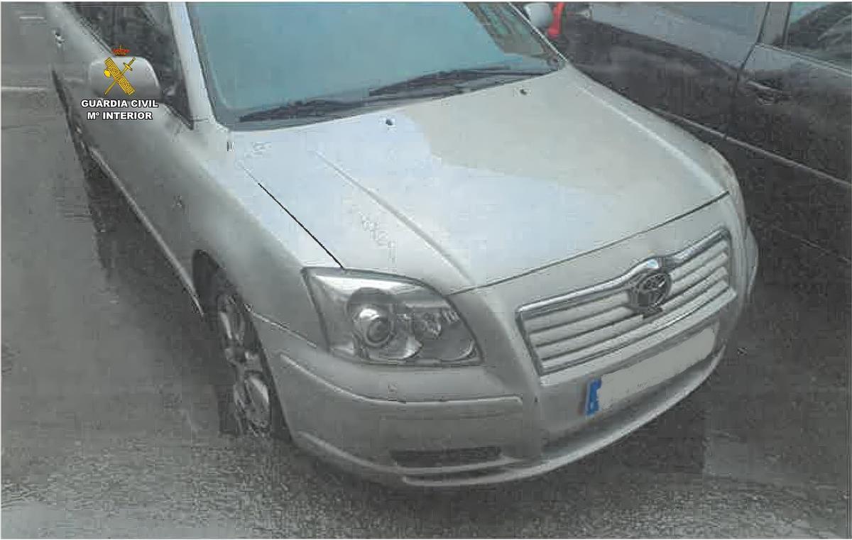 Detenido en Carballo tras pinchar las ruedas de trece coches en un ataque a su expareja.