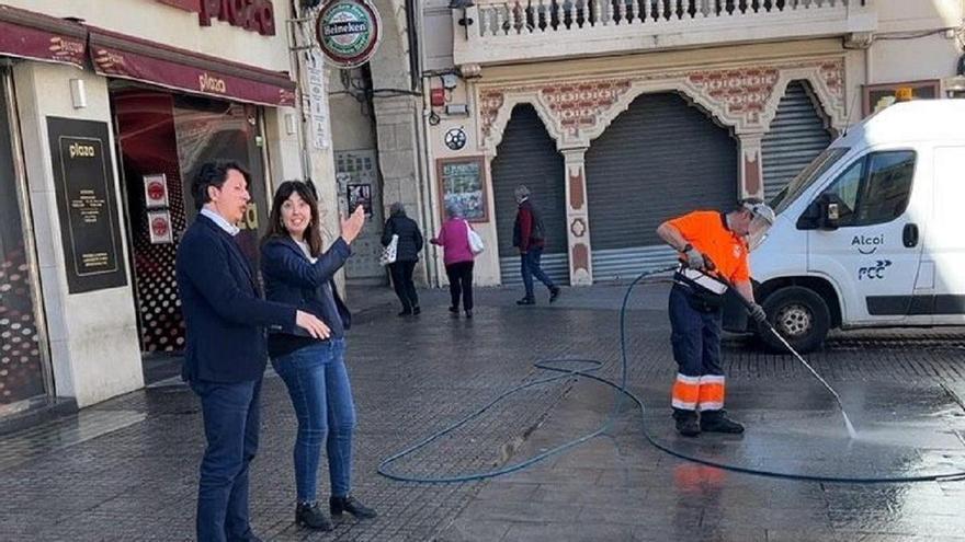 Alcoy intensifica la limpieza tras los Moros y Cristianos