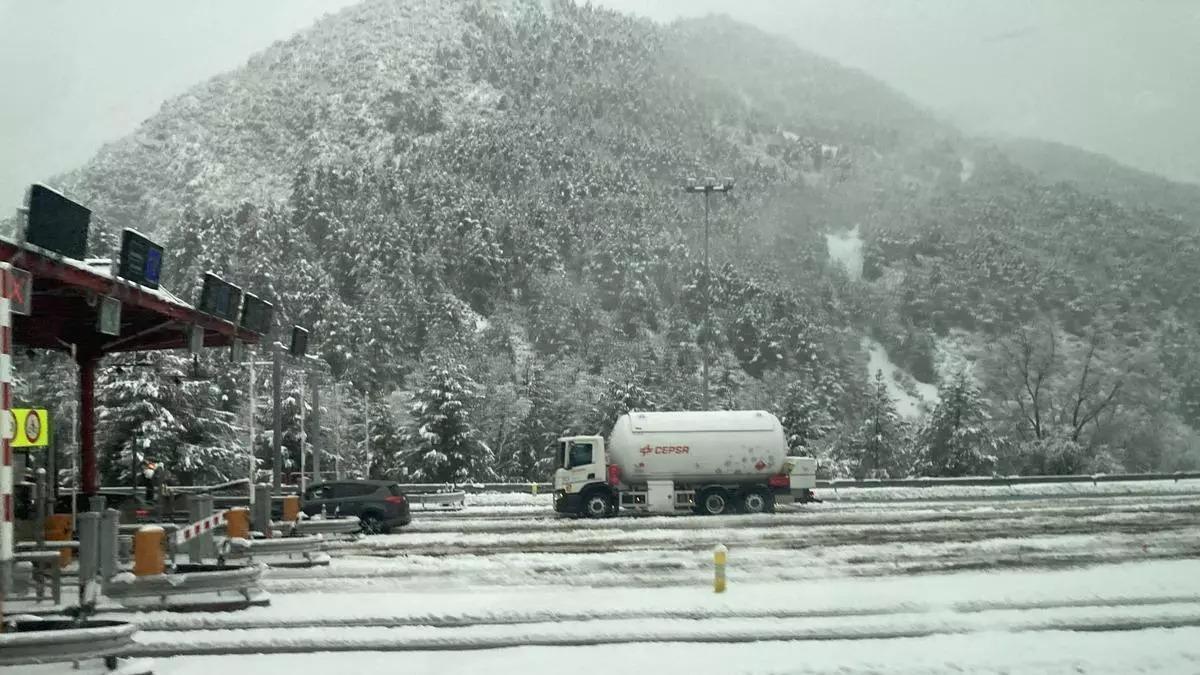 Acceso norte del Túnel del Cadí, este martes.