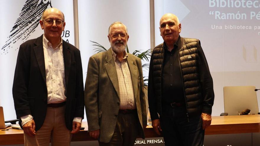 Desde la izquierda, Javier González Santos, Juan Miguel Menéndez Llana y José Antonio Alonso, ayer, en el Club Prensa Asturiana.