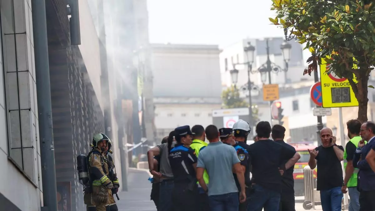 VÍDEO: Incendio en un establecimiento hostelero de El Vasco en Oviedo