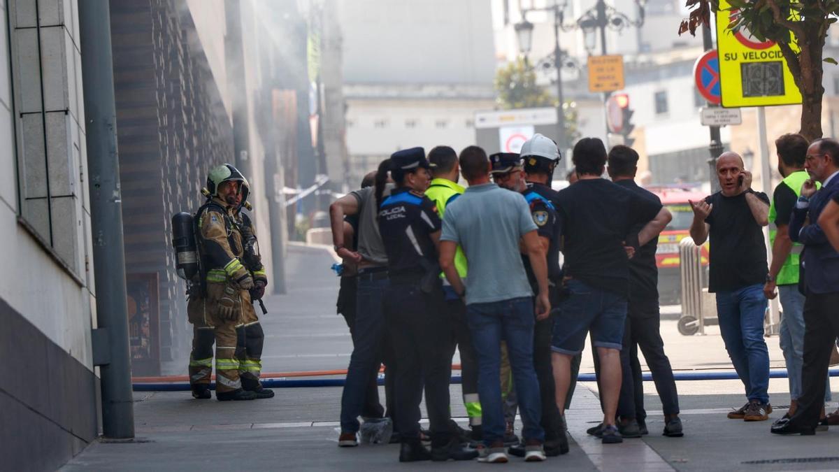 VÍDEO: Incendio en un establecimiento hostelero de El Vasco en Oviedo