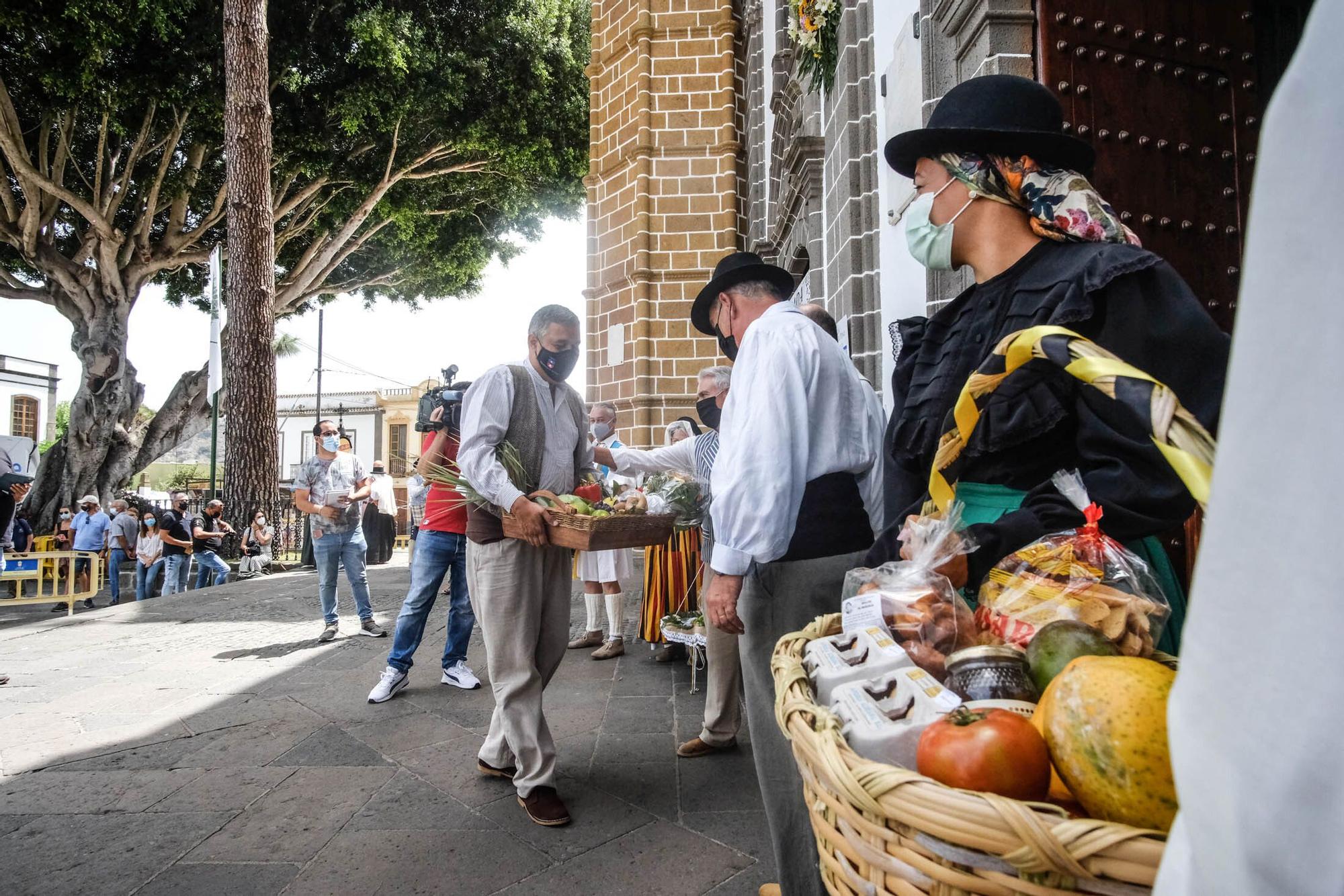 Ofrenda simbólica de los ayuntamientos de Gran Canaria a la Virgen del Pino (07/09/2021)