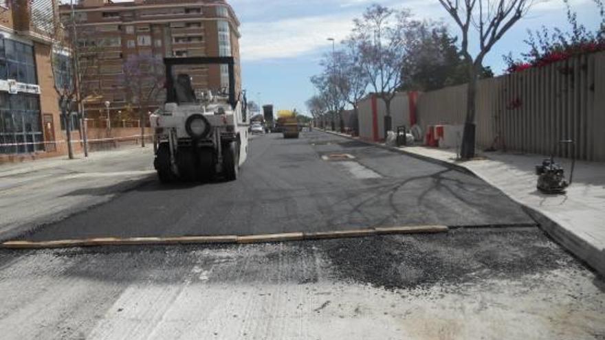 Las obras en la calle Lo Torrent en 2017 que entran en conflicto con las del colector.