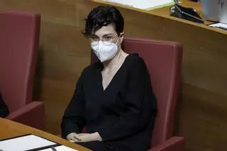 Vídeo: El emotivo recibimiento de les Corts a Aitana Mas tras anunciar que sufre cáncer