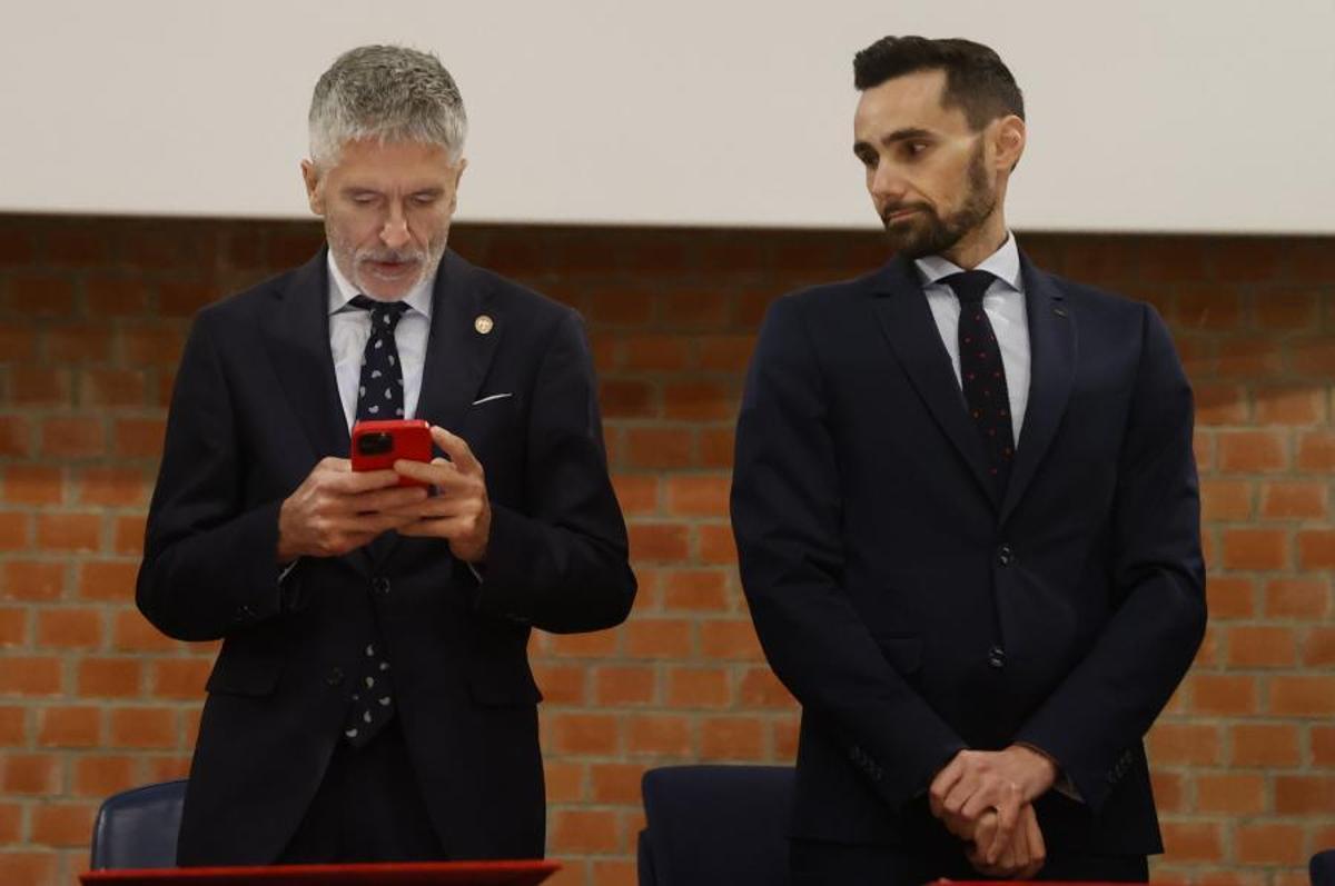 Marlaka y Pérez, el tándem que hasta ahora regía Interior, en una entrega de medallas de Protección Civil.
