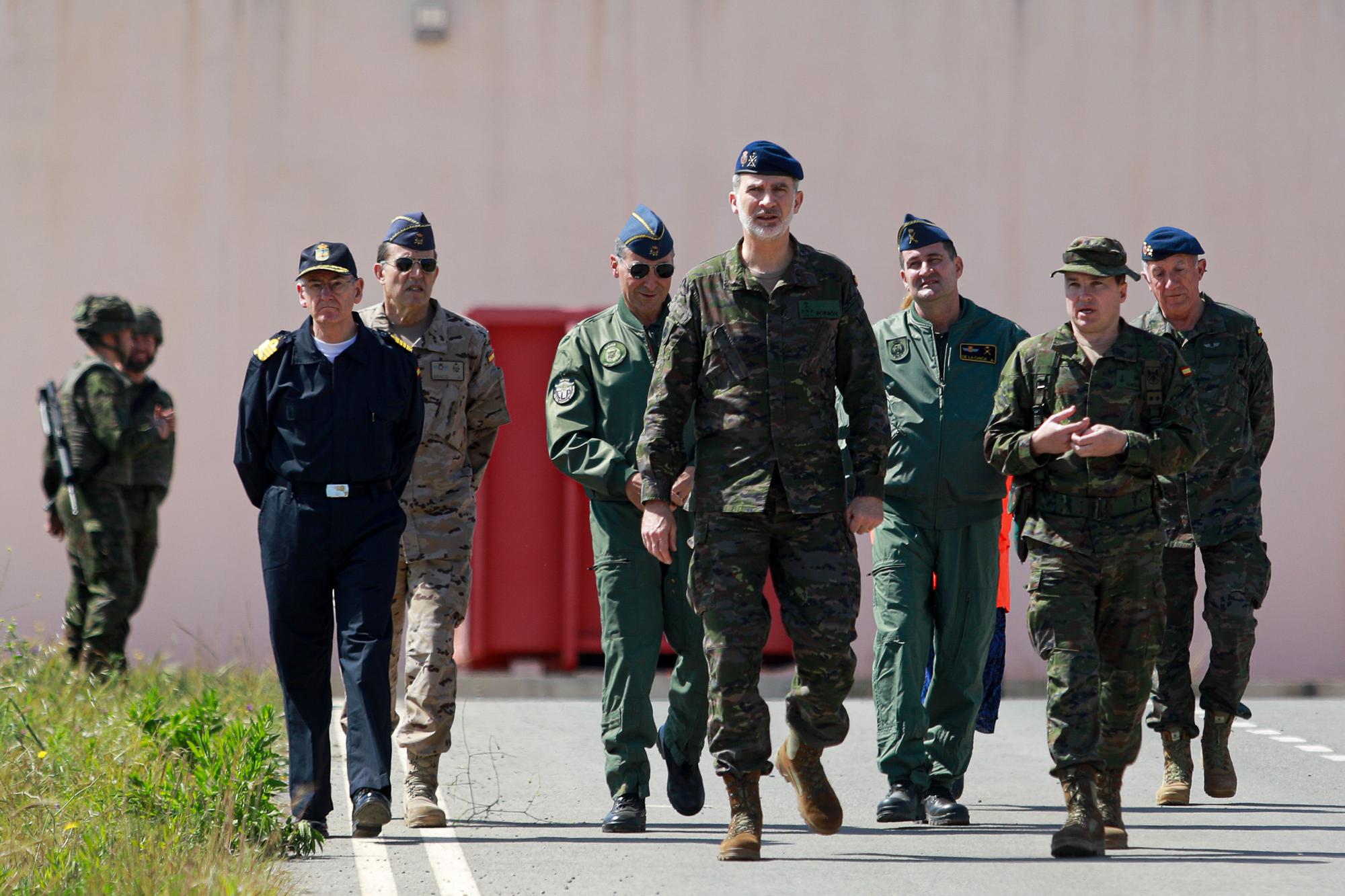 Mira aquí todas las fotos de la visita del Rey Felipe VI a las maniobras militares de Ibiza