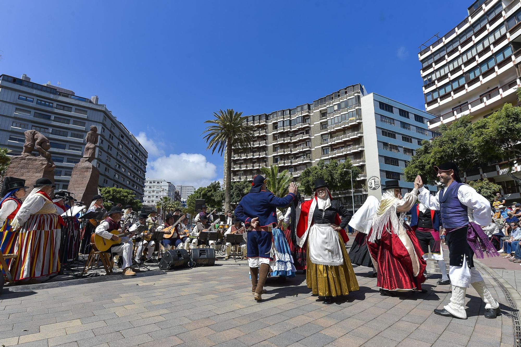 Folklore canario en la Plaza de España