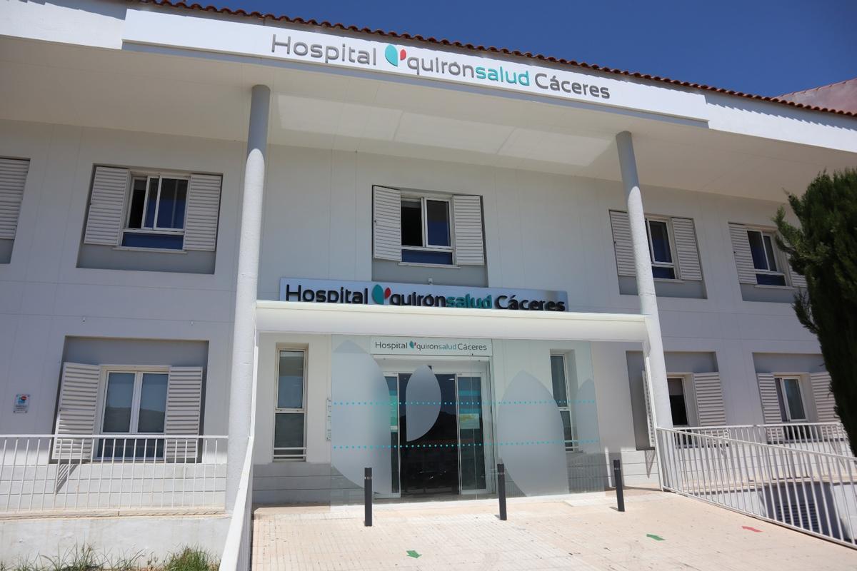 Facha del Hospital Quirónsalud Cáceres.