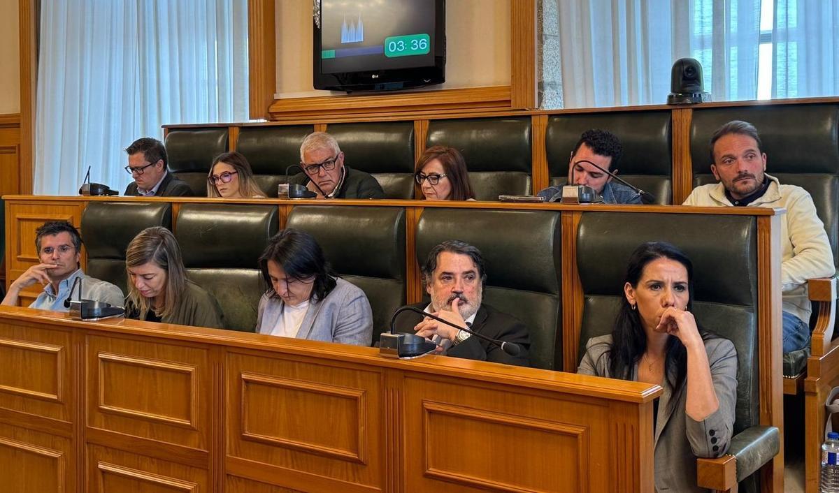 A bancada popular do Concello de Santiago no Pleno ordinario correspondente ao mes de maio