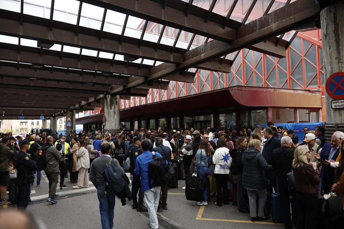 Colas y desconcierto en Atocha tras el robo de cable en la línea de alta velocidad Madrid-Andalucía
