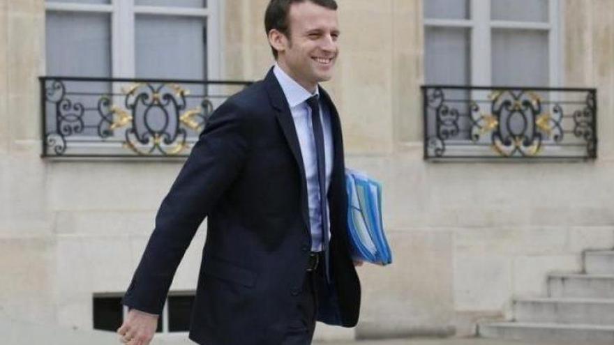 Los Macron adoptan un perro, &#039;Nemo&#039;