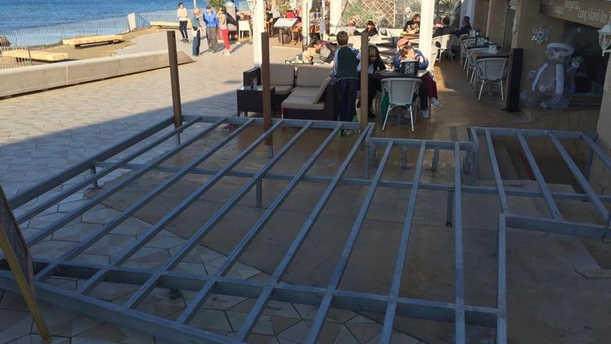 Denuncian La Construccion De Un Entarimado En El Dominio Publico Maritimo Terrestre Del Paseo Del Arenal De Xabia Levante Emv levante emv