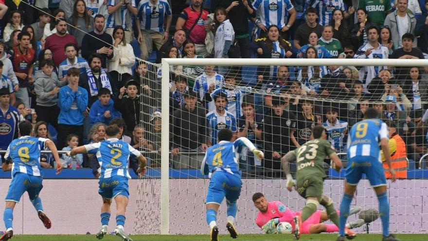 Álvaro Ferllo, el 'parapenaltis' que anhelaba el Deportivo