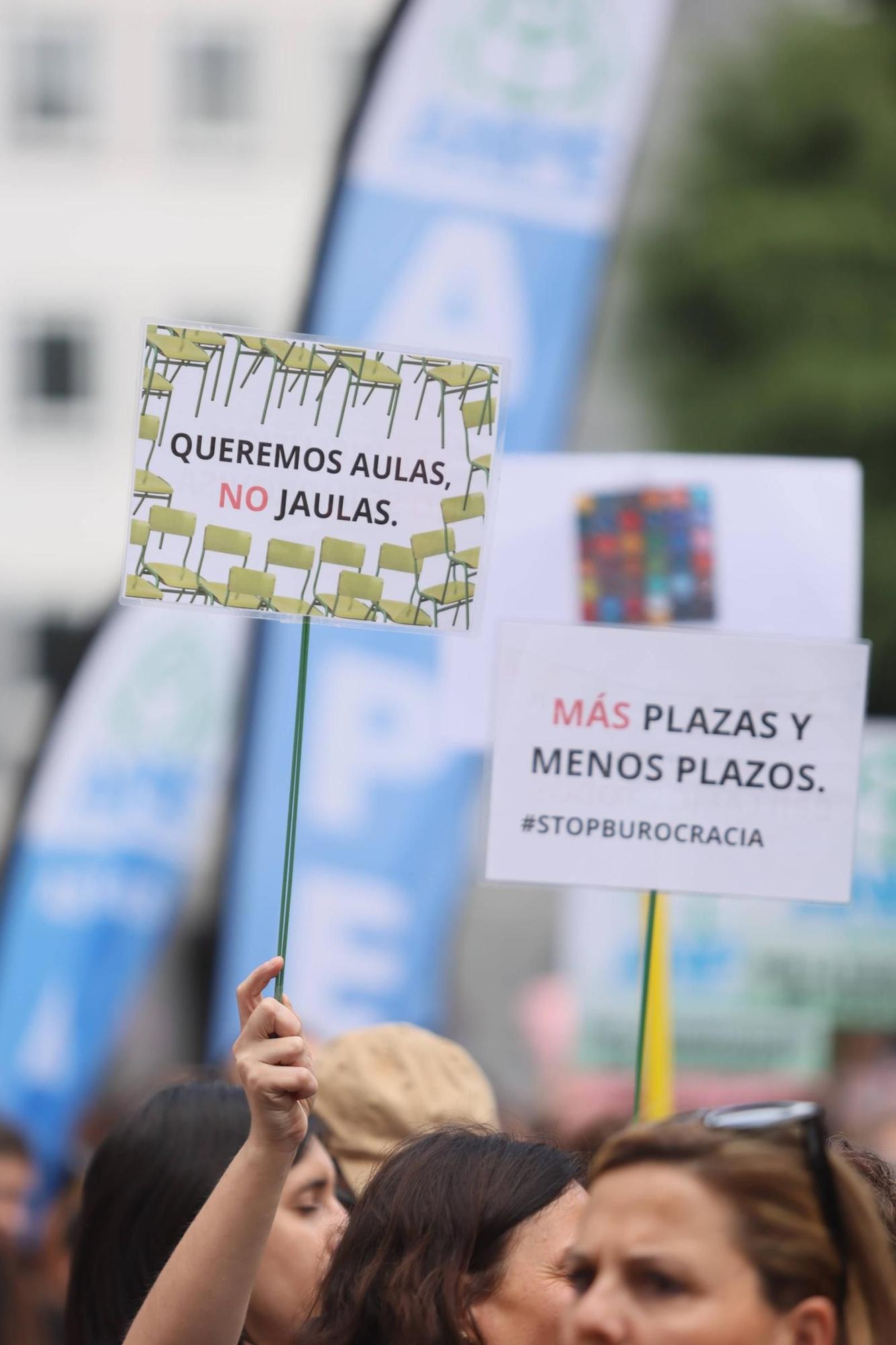 EN IMÁGENES: La gran movilización de profesores de este domingo en Oviedo