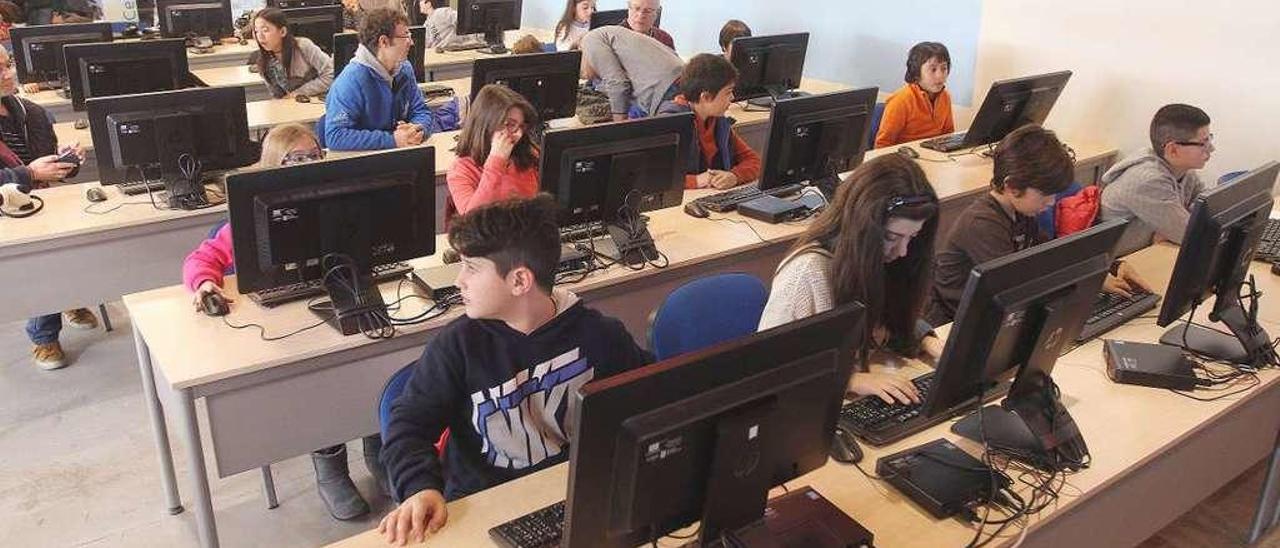 Talleres sobre internet para niños en La Molinera, Ourense. // Iñaki Osorio