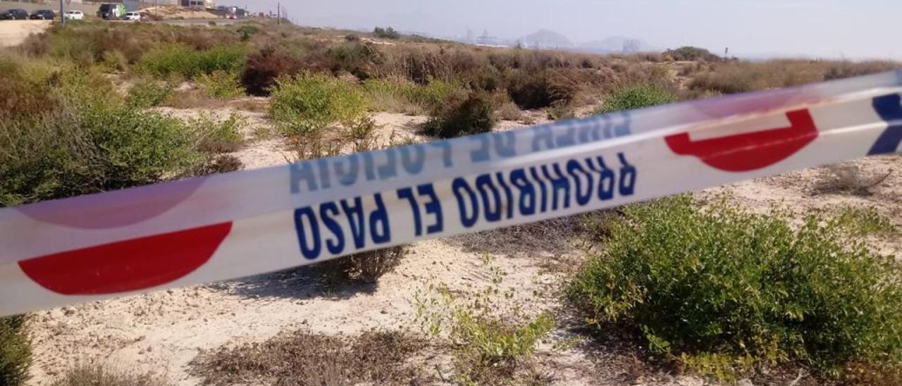 El Ayuntamiento prohíbe el acceso de coches a la playa de Agua Amarga