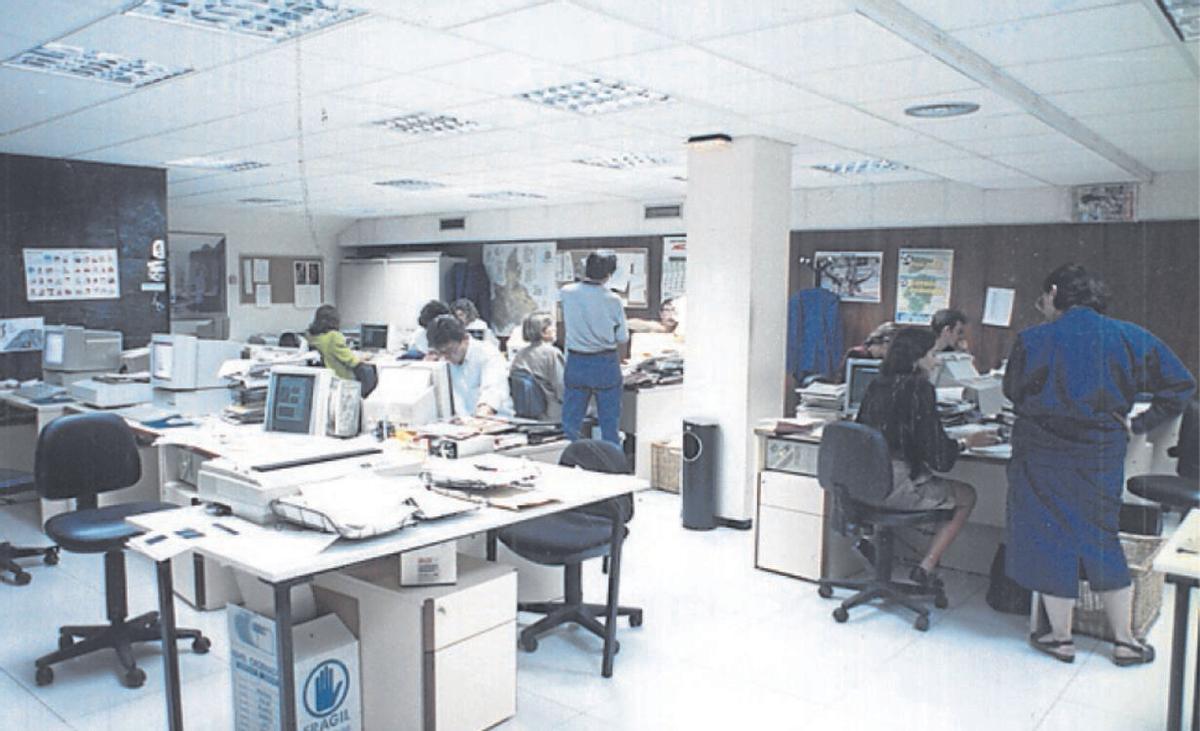 La primera sede se ubicó en los bajos de un edificio del paseo Pamplona 12-14. Allí se diseñó la estructura del nuevo rotativo