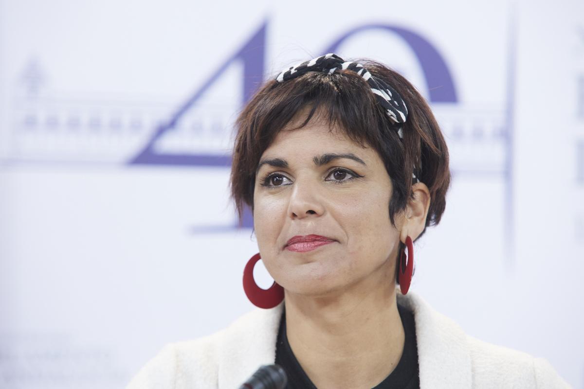 La líder de Adelante Andalucía, Teresa Rodríguez, en una rueda de prensa en el Parlamento andaluz.