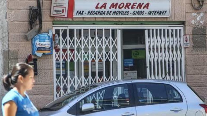 Unos ladrones se apoderan de la recaudación de un locutorio