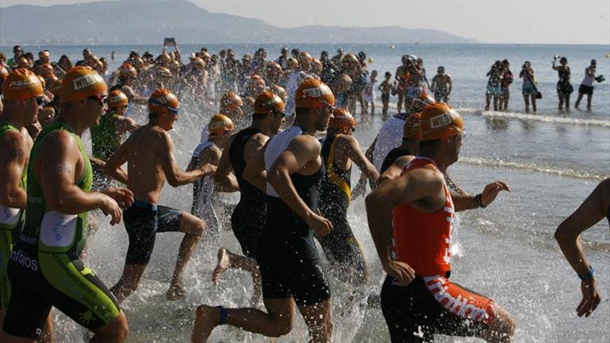 Multitudinario triatlón para cerrar Sant Pere