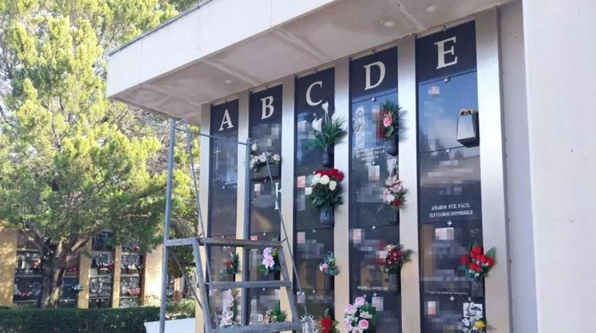 Tramada de columbarios en el cementerio de Alzira en una imagen reciente.