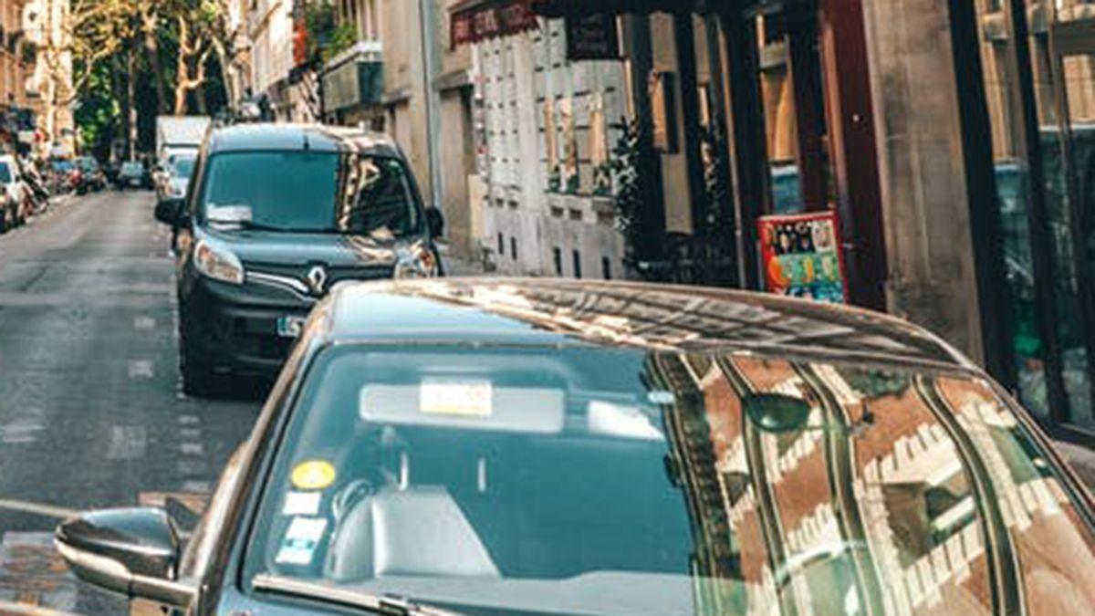 ¿Puedo lavar el coche en la calle? La cara sanción que sorprende a muchos propietarios