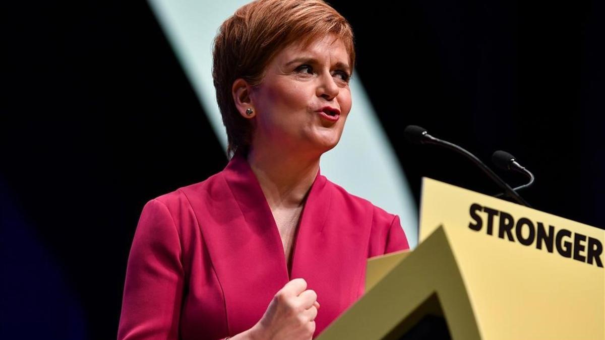 La ministra principal de Escocia y líder del Partido Nacionalista Escocés, Nicola Sturgeon, durante su alocución en la clausura del congreso.