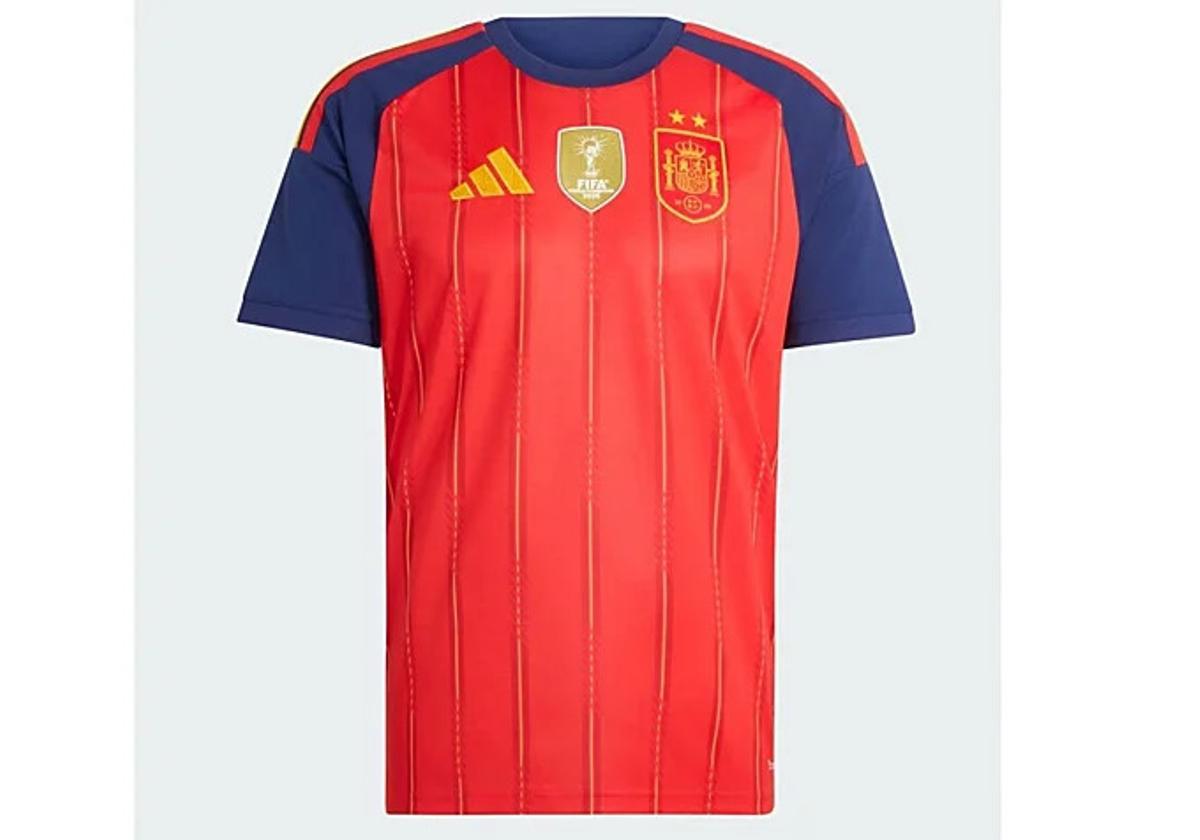 La camiseta adidas con las dos estrellas ya está a la venta.