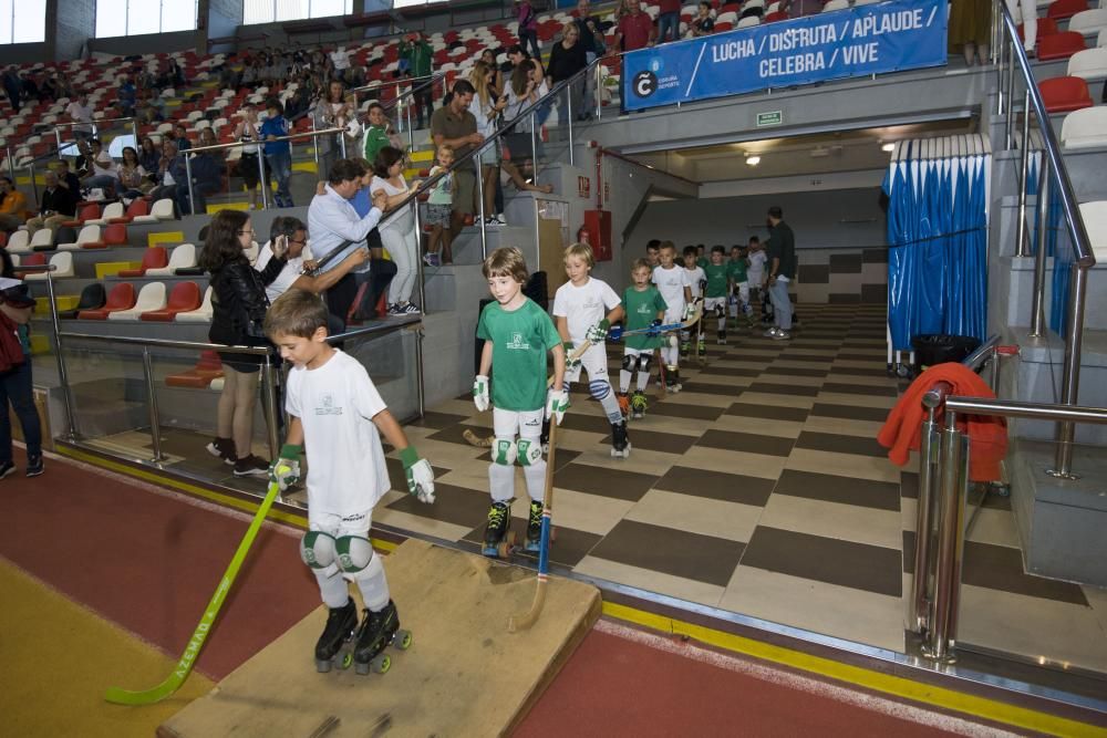 El equipo de hockey sobre patines presenta en el Palacio de los Deportes de Riazor las equipaciones para la temporada. La primera seguirá siendo verdiblanca y la segunda, blanquiazul como la del Dépor