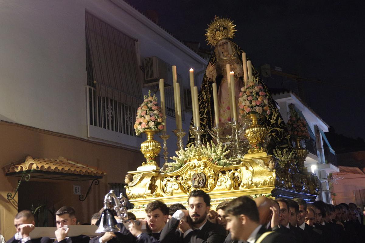 Rosario vespertino de la Virgen de los Dolores de Puerto de la Torre, en imágenes