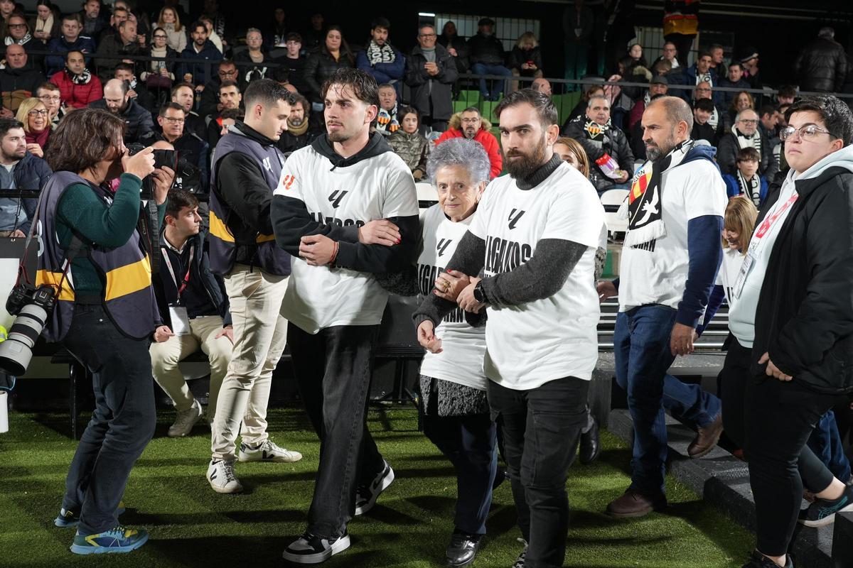 Galería | Las mejores imágenes de la afición y los homenajes del Castellón-Leganés