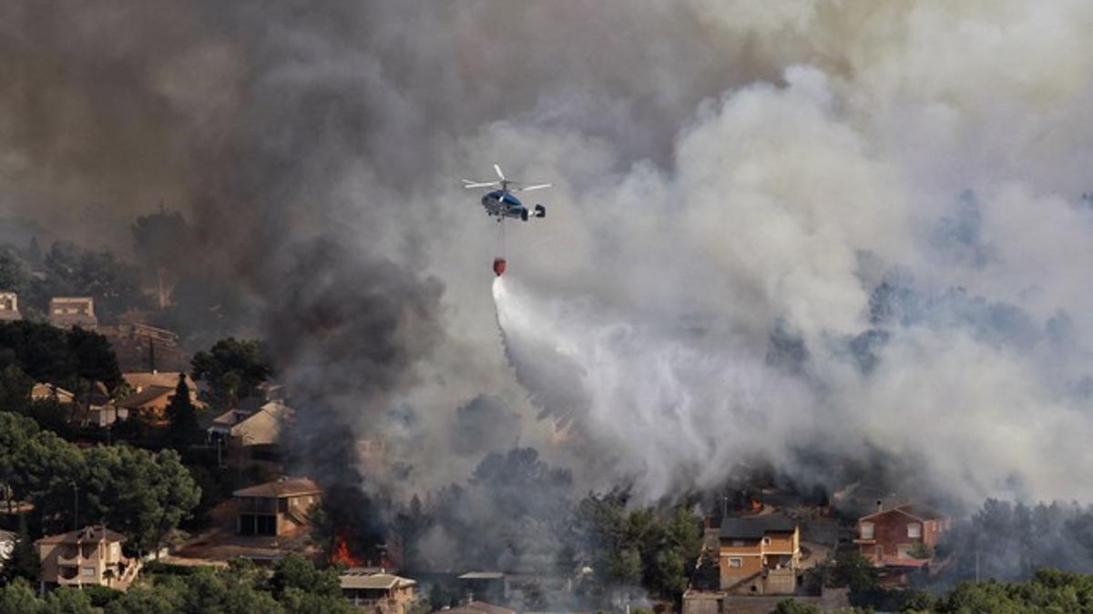 Incendio forestal cerca de la urbanización de Calicanto, en el municipio valenciano de Torrent