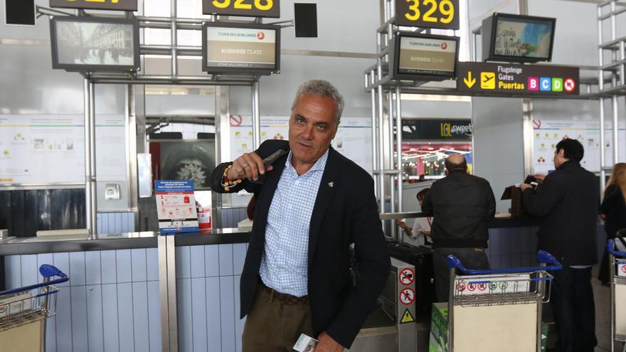 Mario Husillos, en el aeropuerto de Málaga, donde aterrizará hoy al mediodía desde Atenas.