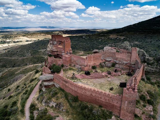 Castillo de Peracense, Triángulo de Hielo