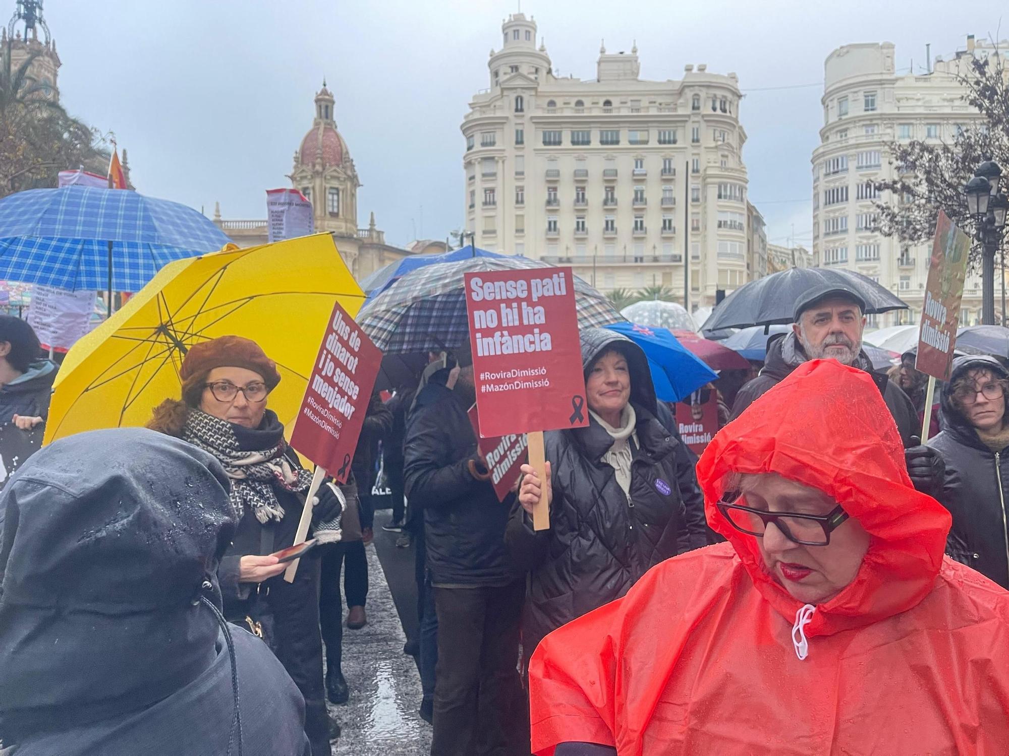 La cuarta manifestación contra Mazón por la gestión de la dana, en imágenes